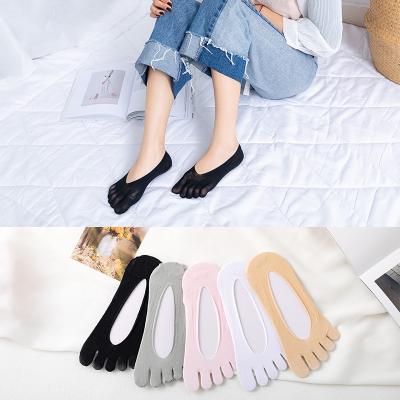 China QUICK DRY Customize Color Solid Sweat Absorbent Five Finger Cotton No Show Grip Toe Socks for sale