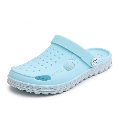 China CUSHIONING 2021 New Non Slip Soft Soles Leisure Couples Outdoor Sandals Croc Clogs Hole Slippers Freeze Slippers For Women for sale