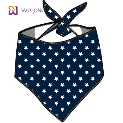 China Einzigartiger Form-justierbarer geeigneter Haustier Bandana-streift erstklassige dauerhafte Gewebe-Sterne Designerhundbandanas zu verkaufen