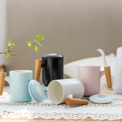 China High Quality Promotional Bulk KOREAN Style Stocked Ceramic Coffee Mug With Handle And Lid Drinkware Milk Water Cup Wooden Colorful Mug for sale