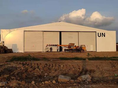 China Hangar de estrutura de aço personalizado para pressão específica do vento e carga de neve à venda