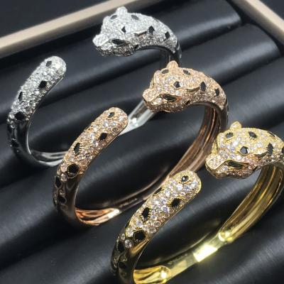 China FASHIONABLE Famous Luxury Gold Plated Cubic Zirconia Stainless Steel Women Men Snake Spot Cuff Bracelet Personality Gold Plated Leopard Main Bracelet for sale