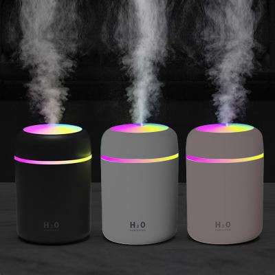 China Car Air Humidifier Aromatherapy Essential Oil Diffuser Sprayer Household Ultrasonic Car Humidifier for sale