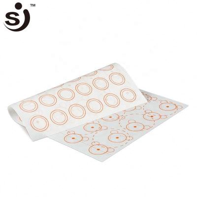 China Sustainable Factory Wholesale Price Lovely Bear Design Kitchen Silicone Baking Mat Set for sale