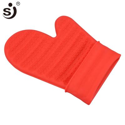 China Christmas Red Heat Resistant Heat Resistant Silicone Glove Baking BBQ Oven Pot Holder Glove Kitchen Baking Glove for sale