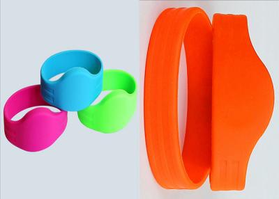 China Music Festivals NFC Wristbands Ntag203 , Waterproorf Silicone RFID Bracelet for sale