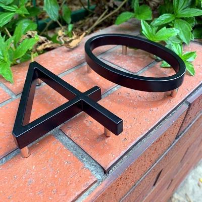 China Buildings Black Floating House Numbers Doorplate Letters Metal Address Sign Plate Outdoor Street Door Plaque Number For Home Mailbox 0-9 for sale