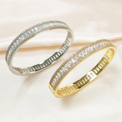 China IVIAPRO TRENDY Jewelry Wholesale 18K Gold Plated Shiny Cubic Zircon Bracelets for sale