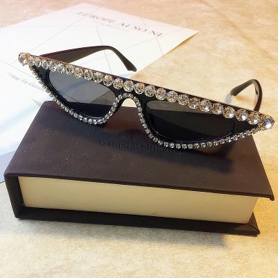 China Hot Sale Luxury Rhinestone Cat Eye Sunglasses Fashion 2020 Retro Sun Glasses Women Fashion Ladies Sun Glasses UV400 for sale