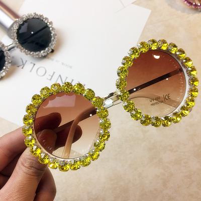 China Fashion Sunglasses Fashion Sunglasses Wholesale Women 2020 Luxury Oversized Vintage Sun Glasses UV400 Round Rhinestone Sun Glasses for sale