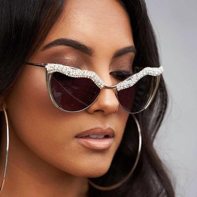 China Fashion sunglasses shape sunglasses sell 2019 new fashion women Diamond Sunglasses Cat Eye Rhinestone luxury sunglasses wholesale for sale