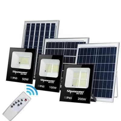 China Factory wholesale price garden solar light warm white IP65 flood led flood lights 50w solar 100w 200w for sale