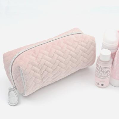 China 2022 Lady's popular pink rPET pilou makeup bag soft gauze and dots flannel powdery cylinder shaped stitching cosmetic bag for sale