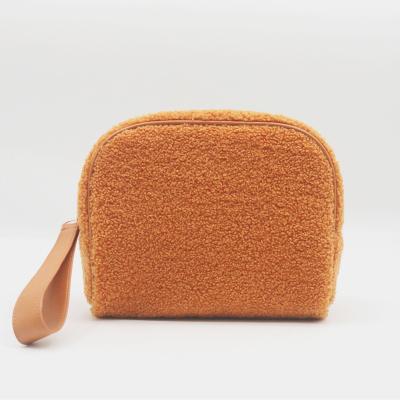 China 2022 Mid Size Brown Plush Makeup Wrislet Cosmetic Cute Woolen Bag New Product Fashion Lambswool Cute Sherpa Fleece Bag for sale