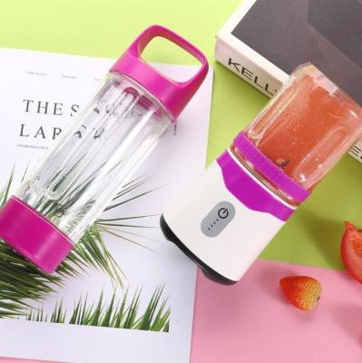 China Mini Juicer Handheld Mini Electrical Car Bottle Plastic Blender Squeezer USB Rechargeable Fruit Squeezer for sale