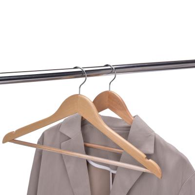 China New classic/postmodern wholesale anti-slip rubber garment supermarket supermarket wooden hanger bar for sale