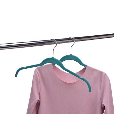 China Custom wardrobe factory price simple design velvet hanger flocked hanger for store display for sale