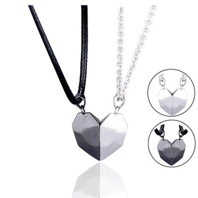 China Romantic Matching Necklaces for Couples Jewelry for Him and Her, Magnetic Love Heart Pendant Necklace for Couples, Romanti for sale