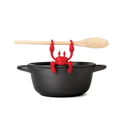 China New Arrival Viable Wholesale Kitchen Crab Silicone Utensil Rest Holder Chopsticks Heat Resistant Red Tableware Holder for sale