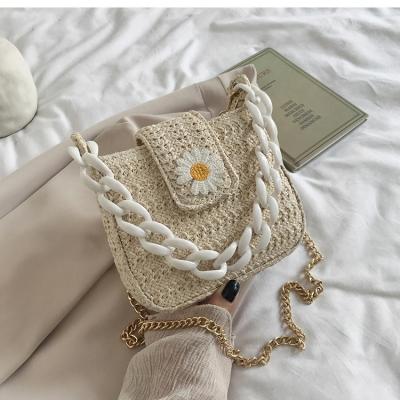 China New Hot Selling Small Straw Daisy Buckle ISS Chain Messenger Fashion Magnetic Fashion Magnetic Woven Handbags for sale