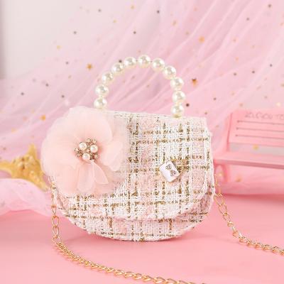 China Daily Most Popular Children&'S Flower Pearl Exquisite Portable Chain Purse One-Shoulder Dual-Use Messenger Bags for sale