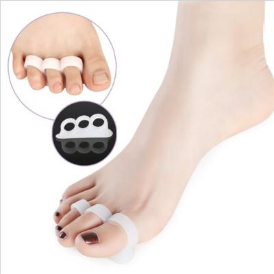 China Wholesale Three Holes Hammer Bunion Valgus Thumb Valgus Protector Silicone Toe Separators Foot Care Toe Separators for sale