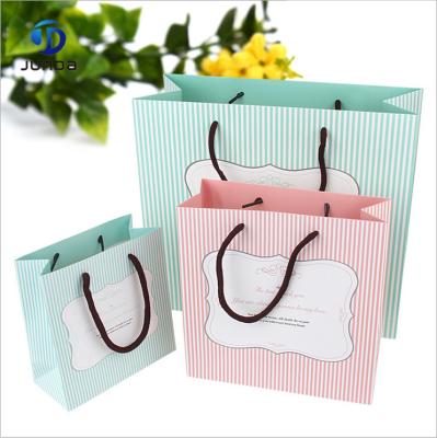 China Recyclable Wholesale Online Shopping Logo Printed Gift Wrapping Paper Bag With Handle for sale