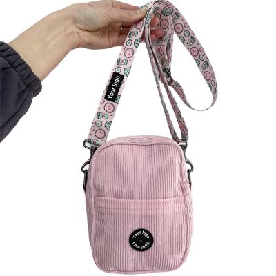 China Durable OEM Outdoor Custom Adjustable Training Travel Dog Treat Bag Pet Food Dog Treats Bag for sale