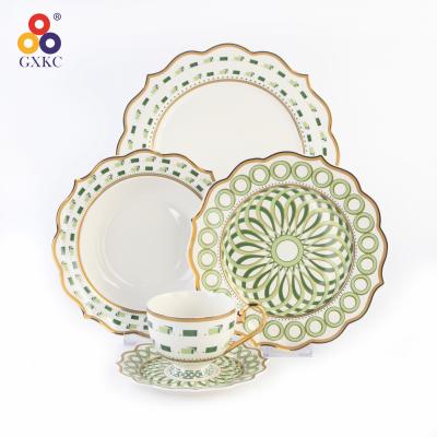 China New Viable Attractive Bone China Bone China Flower Shape Pattern Home Dessert Dish With Gold Pattern for sale