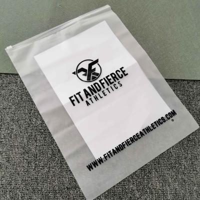 China Flexble Packaging Custom Screen Printing Smell Proof Zipper Lock Plastic Bag, Zipper Bag With Logo For Clothes Packaging for sale