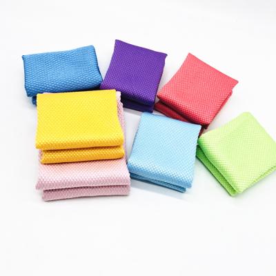 China Candy Color Fish Scale Disposable Cool Towel Microfiber Diamond Glass Towel Window Cleaning for sale