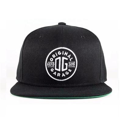 China JOINT Black Green Under Brim 6 Panel Snapback Cap 3d Embroidery for sale