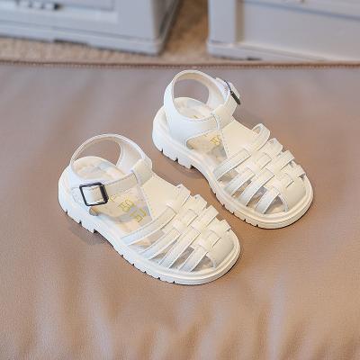 China 2022 new girls' flat summer little girls sandals children's roman middle and soft bottom princess of big children's leisure boarding and handling for sale