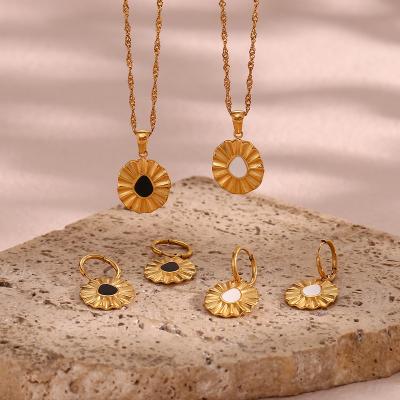 China FASHIONABLE Silver Gold Plated Stainless Steel Necklace Sun Flower Circle Earrings Pendant Necklace For Women for sale