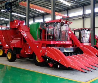 China TIANREN Agricultural Machinery 3 - 7 Rows Combine Harvester For Corn Cob for sale