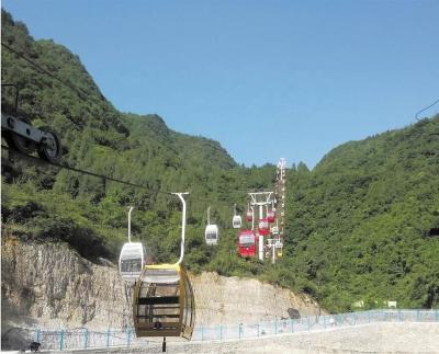 China Fixed Scenic Area Gondola Lift Funicular Ropeway Handle Two People Traffic Cabin for sale