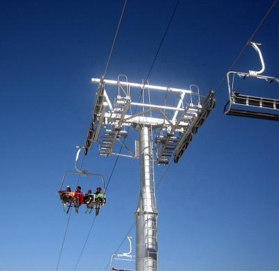 China Ski resort ski park Ropeway chairlift with four four person seats one chair in ski resort ski area for sale