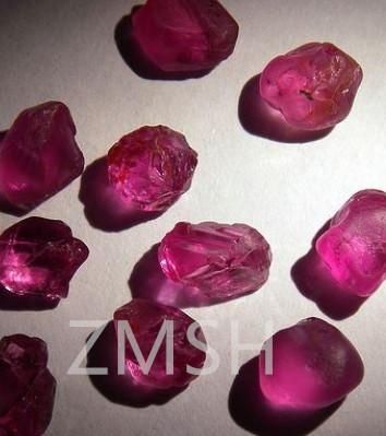 China Hot pink FL Grade Lab geschaffen Saphir Roh Edelsteine mit Mohs Härte 9 Diamant zu verkaufen