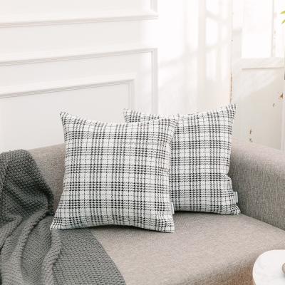 China 2021 New Products Anti Dust Mite Handfeeling Chenille Plaid Pattern Soft Pillow Covers Hotal Decorative Set for sale