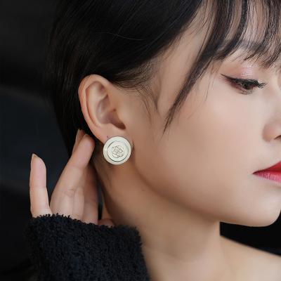 China FASHIONABLE 2022 new jewelry simple gold women's earrings 22 carat gold earrings accessories for sale