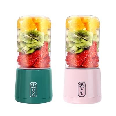 China Single Battery + With Lid Cheap Hot Selling USB Fruit Juicer Good Quality Portable Vegetable Blender for sale