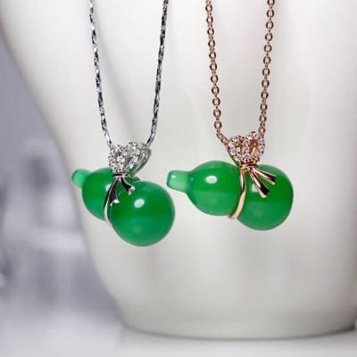 China New Pending Green Inlaid Jade Gourd Calabash Chinese Style Natural Stone 925 Chalcedony Calabash Clavicle Chain Agate Pendant Pendent for sale