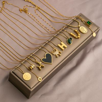 China Fashion Gold Necklace Luxury High-grade Titanium Women's Summer Indelible Clavicle Chain for sale