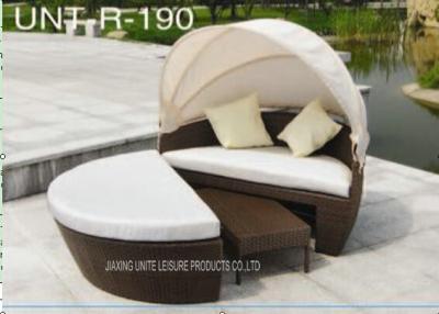 China All Weather Sunbed Outdoor Furniture With Canopy , Round Garden Daybed for sale