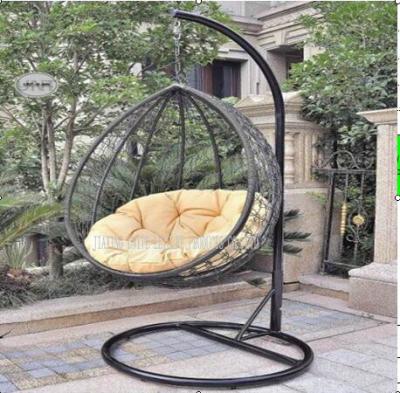 Chine Chaise accrochante d'oscillation de rotin extérieur de jardin avec le coussin confortable à vendre