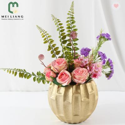 China Hotting Contemporary Sales Wholesale Artificial Silk Rose And Purple Flowers Fern Leaves Home Decor And Ceramic Basin Gold Arragement for sale