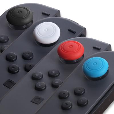 Cina I cappucci rotondi del thumbstick del silicone di colori assortiti semplici per Nintendo commutano la presa del pollice del regolatore di raggiro della gioia in vendita