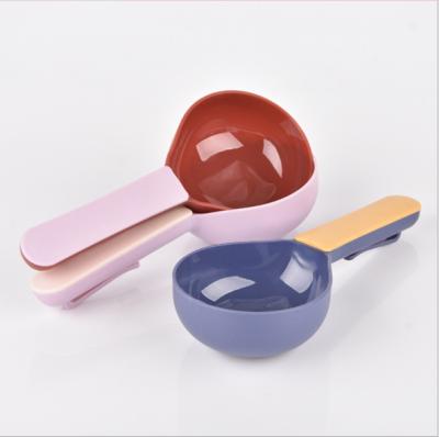 China New Viable Dog Food Spoon Pet Food Cat and Spoon Thickened Two Color ABS Dog Food Shovel for sale