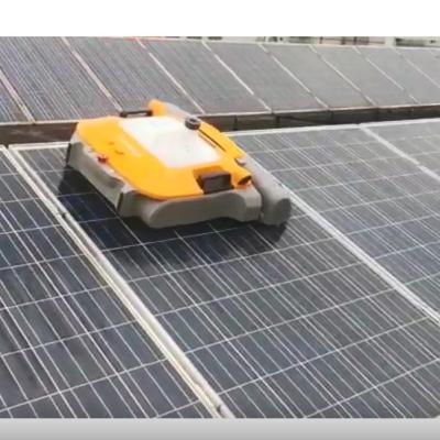 中国 ブラッシング PV クリーニング ロボット 最大 300m2 / H 350KW / 日 5H クリーニング 販売のため