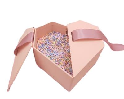 China 2021 New Recycled Materials Design Packaging Box Custom Printed Luxury Heart Shaped Packaging Gift Box for sale